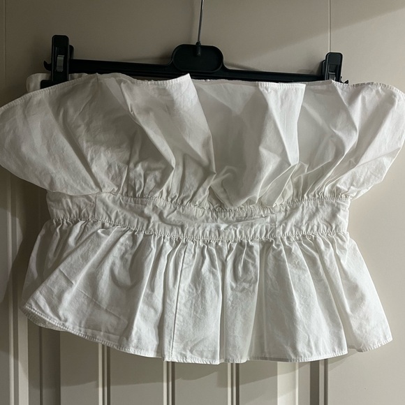 Elegant White Strapless Top - Picture 2 of 3